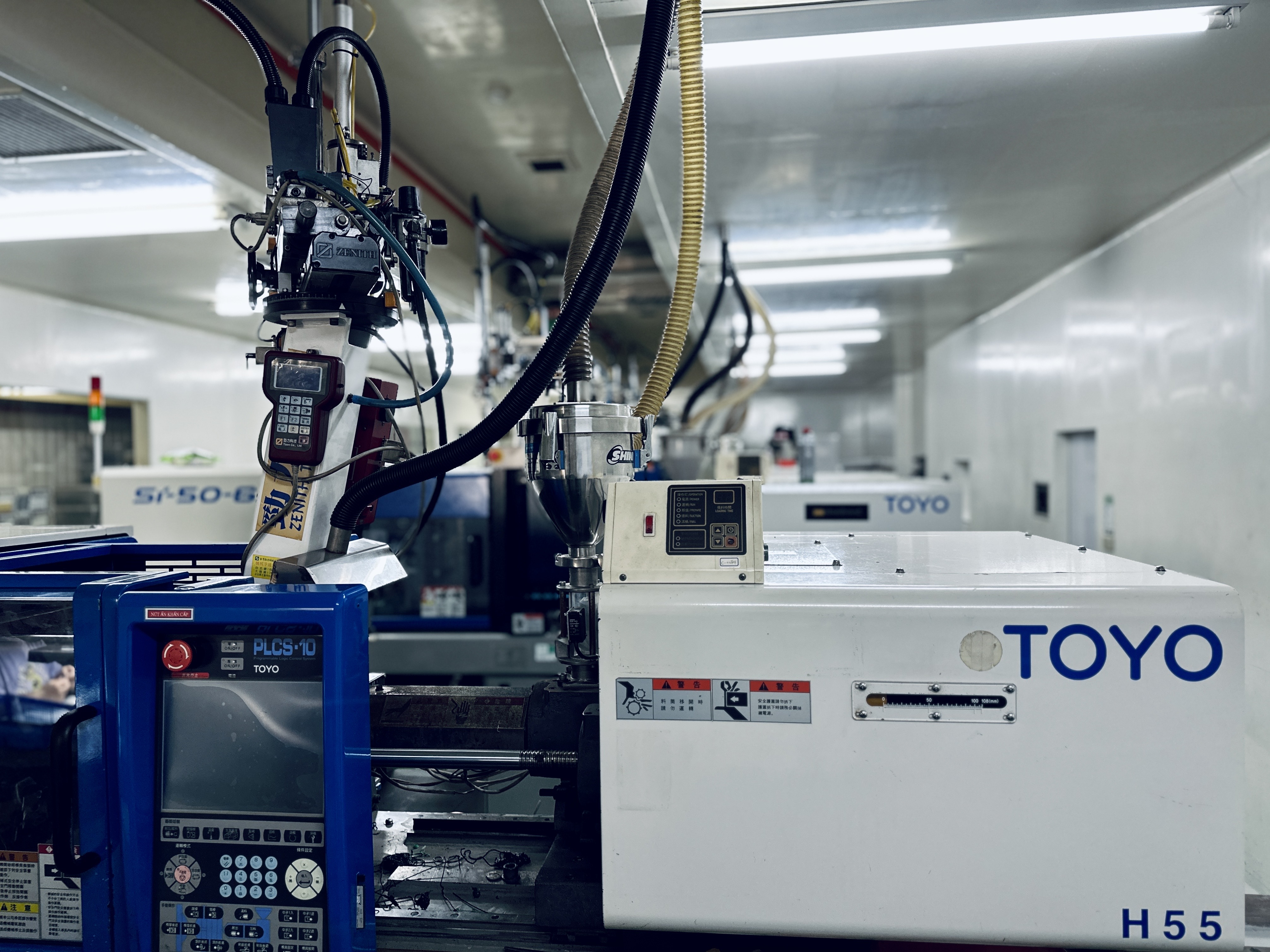 全廠使用日本電動機 TOYO Si-30V 射出成型機